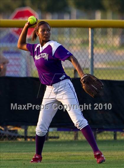 Thumbnail 3 in Angleton vs Magnolia (Texas 4A Region III Regional Final)  photogallery.