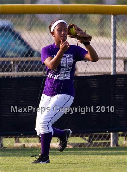 Thumbnail 1 in Angleton vs Magnolia (Texas 4A Region III Regional Final)  photogallery.