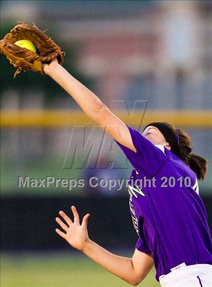Thumbnail 3 in Angleton vs Magnolia (Texas 4A Region III Regional Final)  photogallery.
