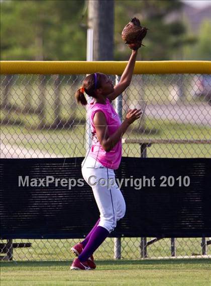 Thumbnail 3 in Angleton vs Magnolia (Texas 4A Region III Regional Final)  photogallery.