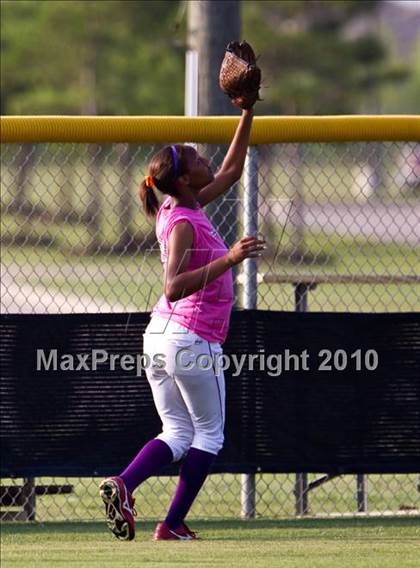 Thumbnail 2 in Angleton vs Magnolia (Texas 4A Region III Regional Final)  photogallery.