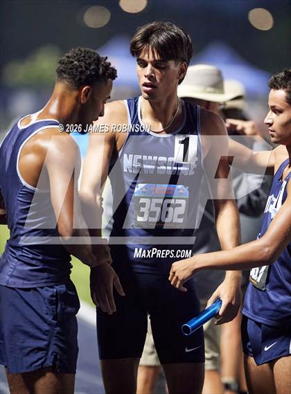 Thumbnail 2 in FHSAA Class 4A Final (4 x 400m) photogallery.
