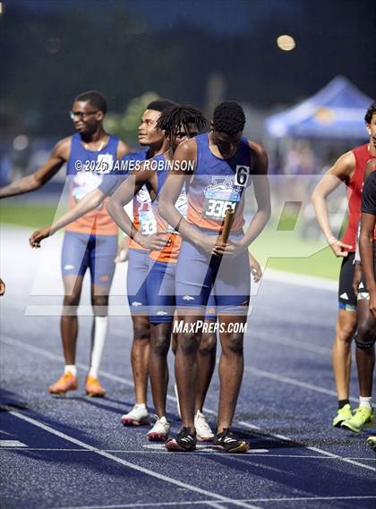 Thumbnail 3 in FHSAA Class 4A Final (4 x 400m) photogallery.