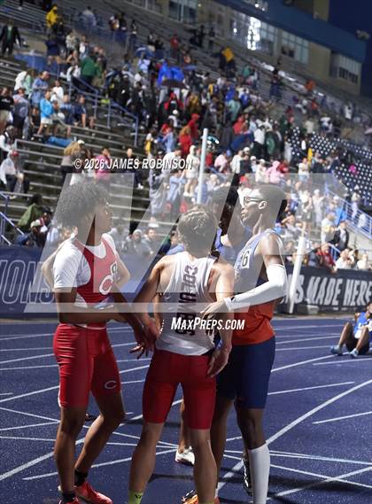 Thumbnail 2 in FHSAA Class 4A Final (4 x 400m) photogallery.
