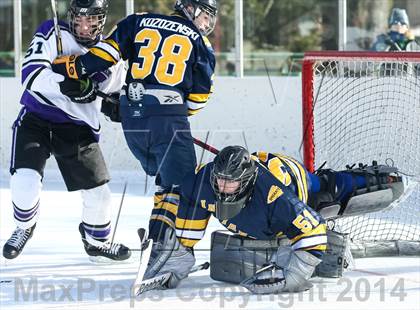 Thumbnail 3 in Holt vs. Ft. Zumwalt West (St. Louis Winter Classic) photogallery.