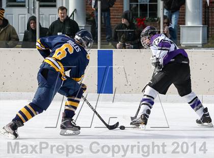 Thumbnail 2 in Holt vs. Ft. Zumwalt West (St. Louis Winter Classic) photogallery.
