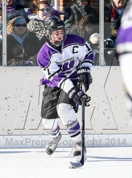 Thumbnail 1 in Holt vs. Ft. Zumwalt West (St. Louis Winter Classic) photogallery.
