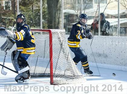 Thumbnail 3 in Holt vs. Ft. Zumwalt West (St. Louis Winter Classic) photogallery.