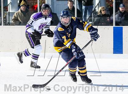 Thumbnail 1 in Holt vs. Ft. Zumwalt West (St. Louis Winter Classic) photogallery.