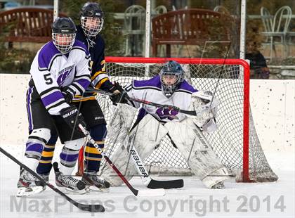 Thumbnail 1 in Holt vs. Ft. Zumwalt West (St. Louis Winter Classic) photogallery.