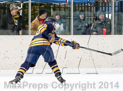 Thumbnail 2 in Holt vs. Ft. Zumwalt West (St. Louis Winter Classic) photogallery.