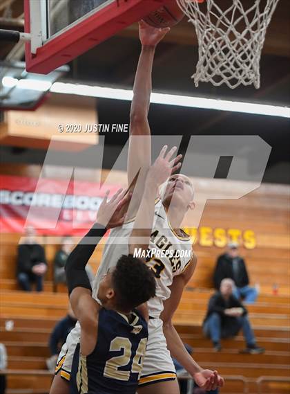 Thumbnail 1 in Desert Vista vs. Oak Cliff Faith Family Academy (Torrey Pines Holiday Classic) photogallery.