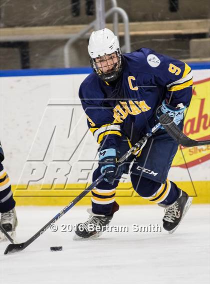 Thumbnail 1 in Pelham Memorial vs. Skaneateles (NYSPHSAA Division 2 Semifinal) photogallery.