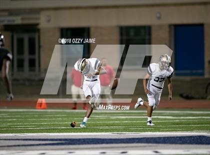 Thumbnail 2 in O'Connor vs Steele photogallery.