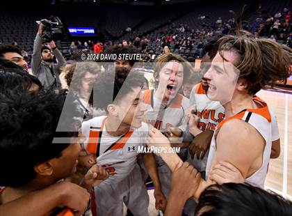 Thumbnail 2 in Verdugo Hills vs. Athenian (CIF State D5 Final) photogallery.