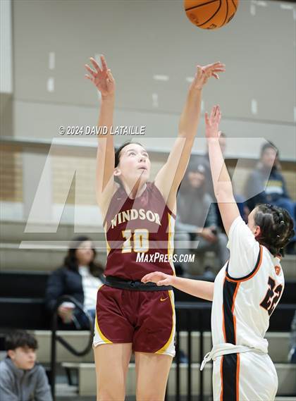 Thumbnail 2 in Windsor @ Greeley Central photogallery.