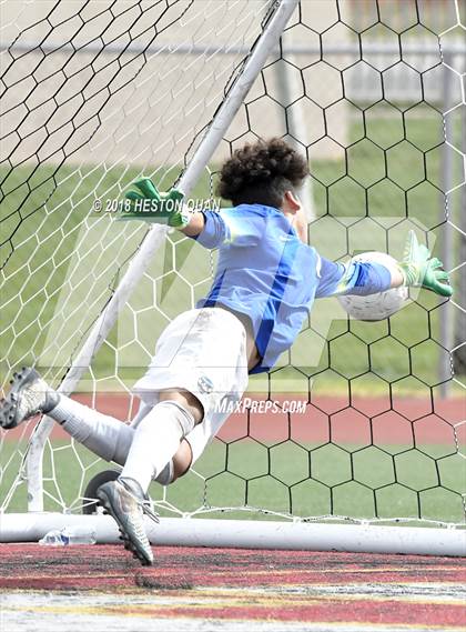 Thumbnail 2 in El Segundo vs. Hesperia (CIF-SS D5 Final) photogallery.