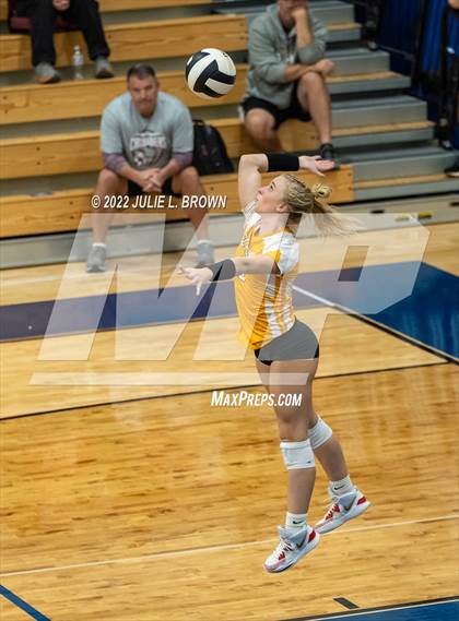 Thumbnail 3 in Cathedral vs Indianapolis Scecina Memorial (City Tourney final) photogallery.