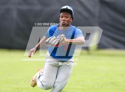 Thumbnail 1 in Serra vs La Salle photogallery.