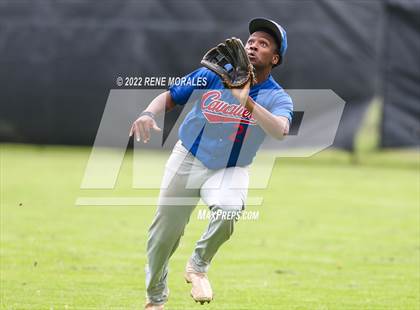 Thumbnail 2 in Serra vs La Salle photogallery.