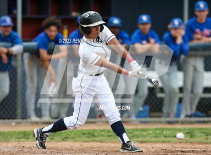 Thumbnail 1 in Serra vs La Salle photogallery.