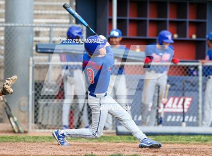 Thumbnail 3 in Serra vs La Salle photogallery.