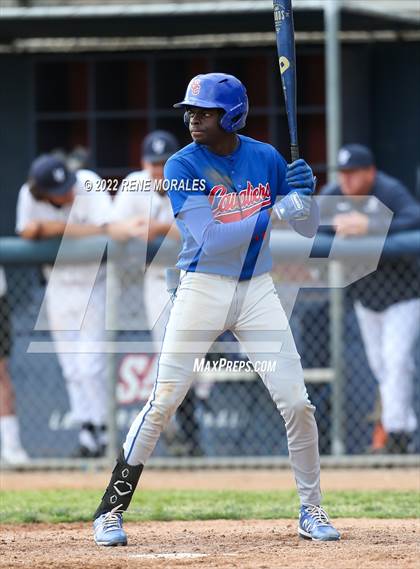 Thumbnail 3 in Serra vs La Salle photogallery.