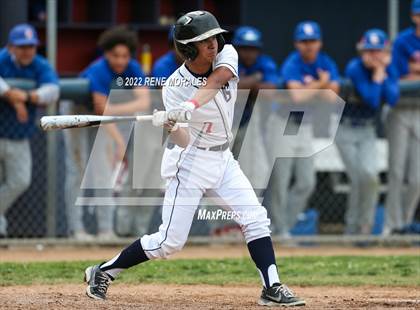 Thumbnail 3 in Serra vs La Salle photogallery.