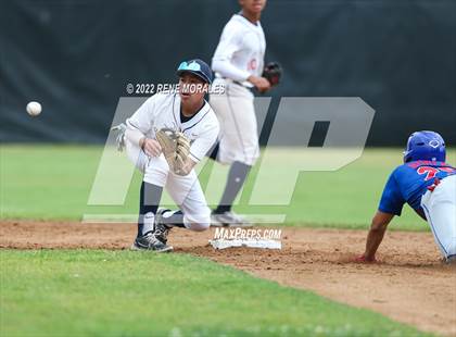 Thumbnail 1 in Serra vs La Salle photogallery.