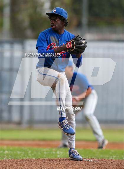 Thumbnail 3 in Serra vs La Salle photogallery.