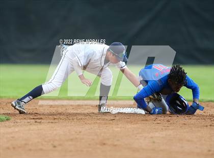 Thumbnail 2 in Serra vs La Salle photogallery.