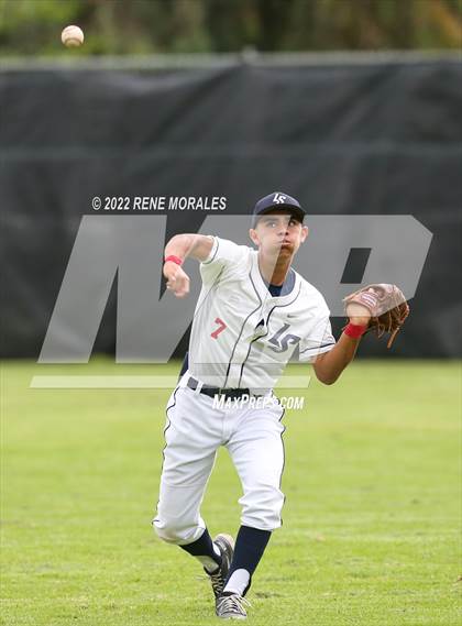 Thumbnail 3 in Serra vs La Salle photogallery.