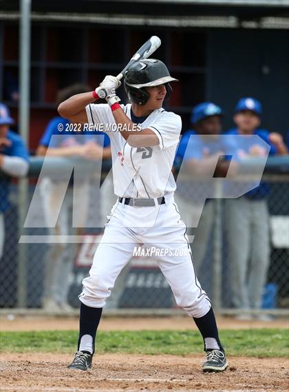 Thumbnail 1 in Serra vs La Salle photogallery.