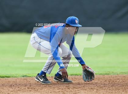 Thumbnail 2 in Serra vs La Salle photogallery.