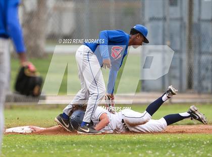 Thumbnail 1 in Serra vs La Salle photogallery.