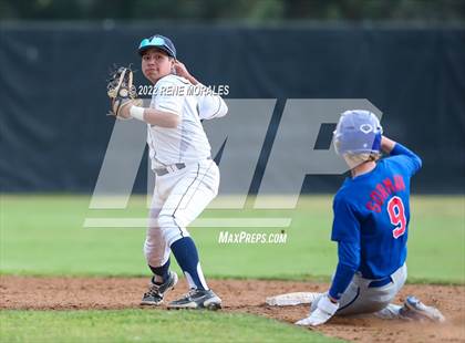 Thumbnail 2 in Serra vs La Salle photogallery.