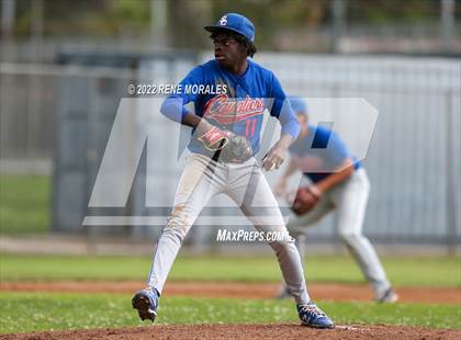 Thumbnail 1 in Serra vs La Salle photogallery.