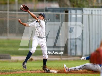 Thumbnail 3 in Serra vs La Salle photogallery.