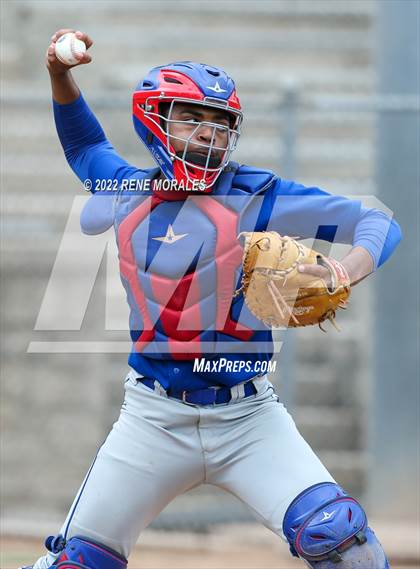 Thumbnail 1 in Serra vs La Salle photogallery.