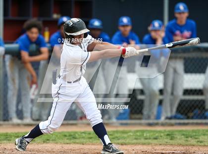 Thumbnail 2 in Serra vs La Salle photogallery.
