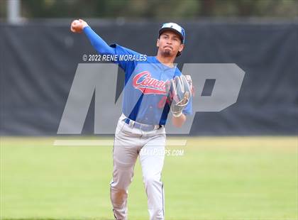 Thumbnail 2 in Serra vs La Salle photogallery.