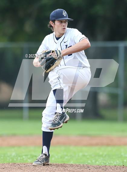Thumbnail 1 in Serra vs La Salle photogallery.