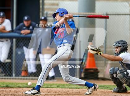 Thumbnail 2 in Serra vs La Salle photogallery.