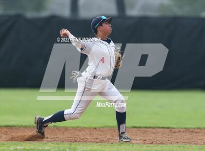 Thumbnail 3 in Serra vs La Salle photogallery.