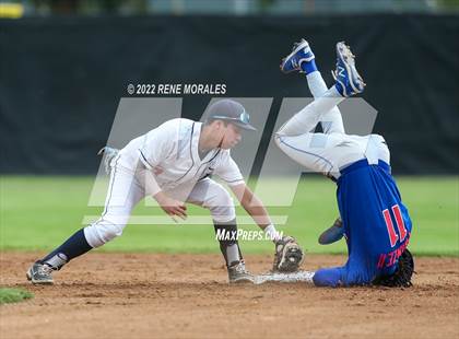 Thumbnail 2 in Serra vs La Salle photogallery.