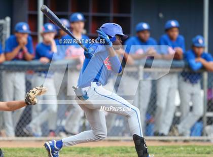 Thumbnail 2 in Serra vs La Salle photogallery.