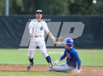 Thumbnail 3 in Serra vs La Salle photogallery.