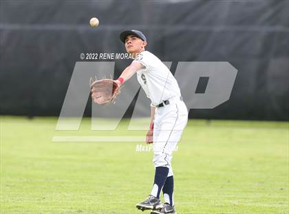 Thumbnail 1 in Serra vs La Salle photogallery.