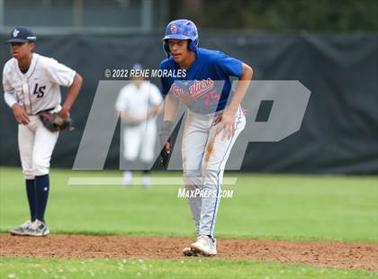 Thumbnail 2 in Serra vs La Salle photogallery.
