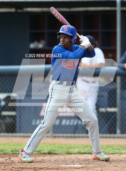 Thumbnail 1 in Serra vs La Salle photogallery.